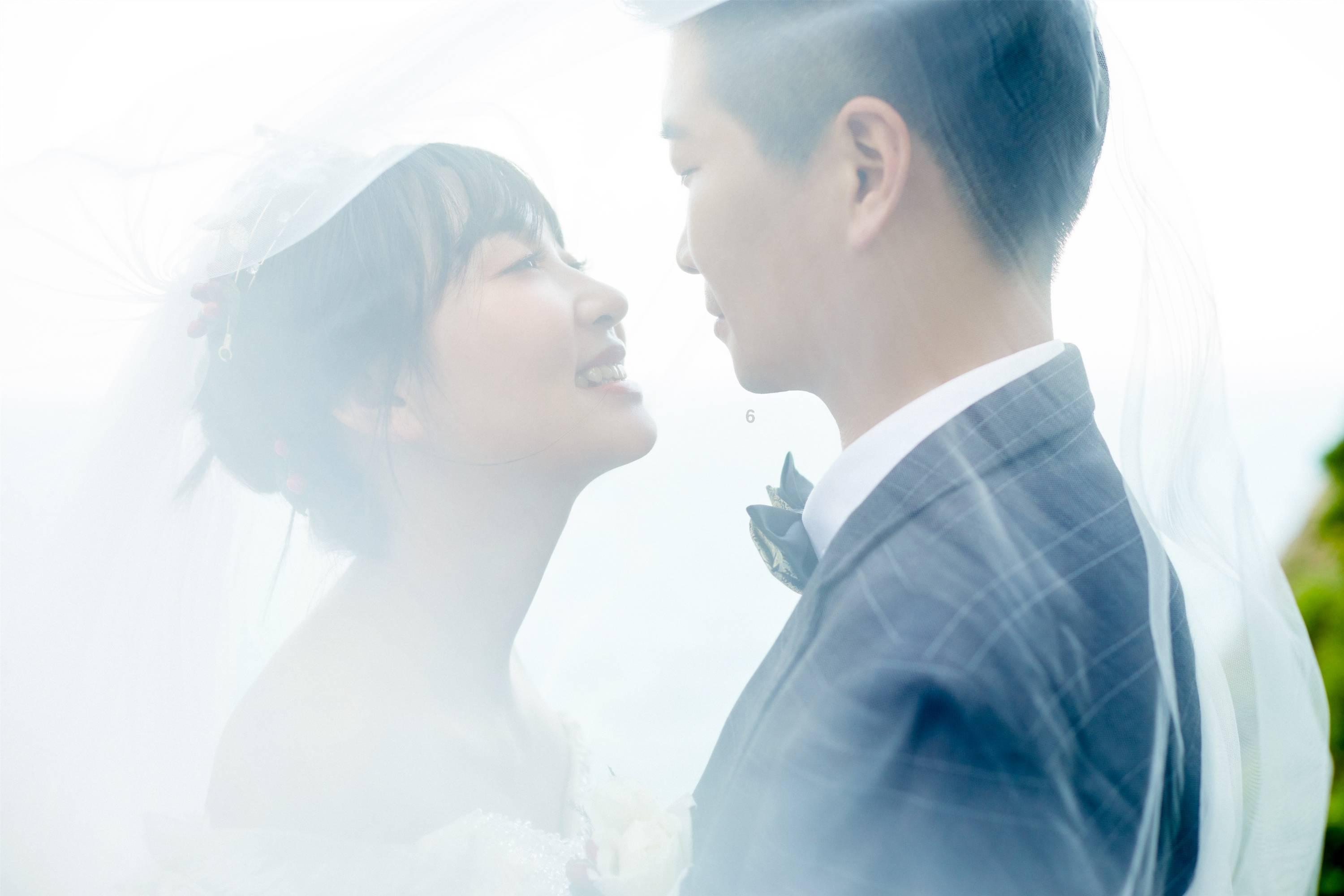 女朋友和女生关系不好，男生怎么处理和女生的距离？游戏画面